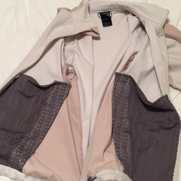 (North Face) rain coat - Picture 6 of 7